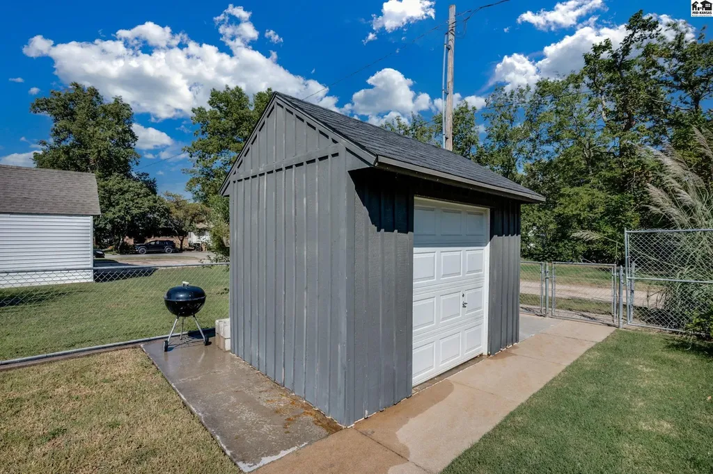 910 N Walnut Street Hutchinson KS 67501