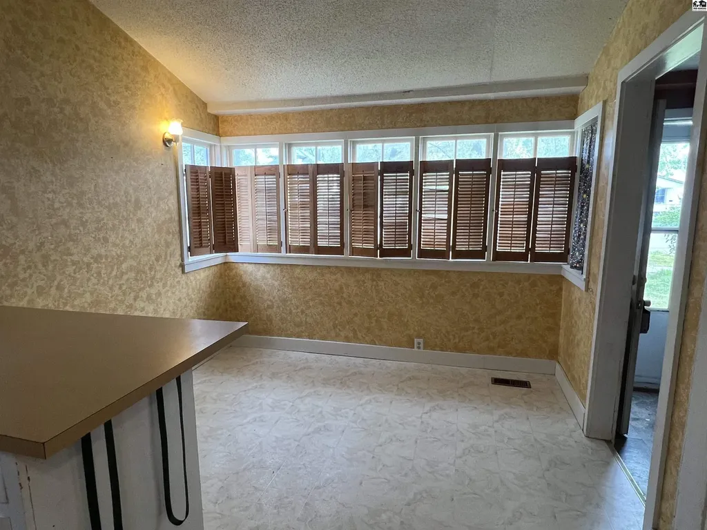 619 E Kansas Avenue Mcpherson KS 67460-0000
