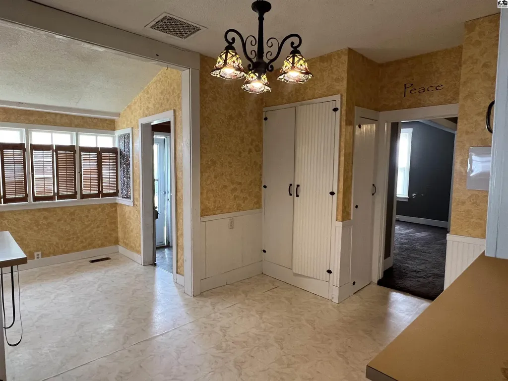 619 E Kansas Avenue Mcpherson KS 67460-0000