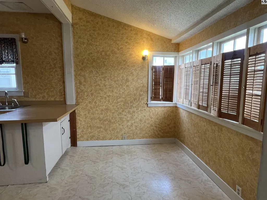 619 E Kansas Avenue Mcpherson KS 67460-0000