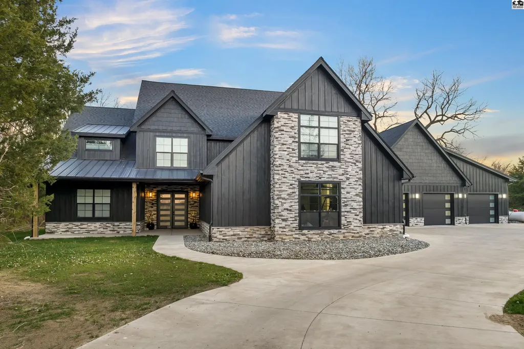 10606 Wildwood Drive Hutchinson KS 67502
