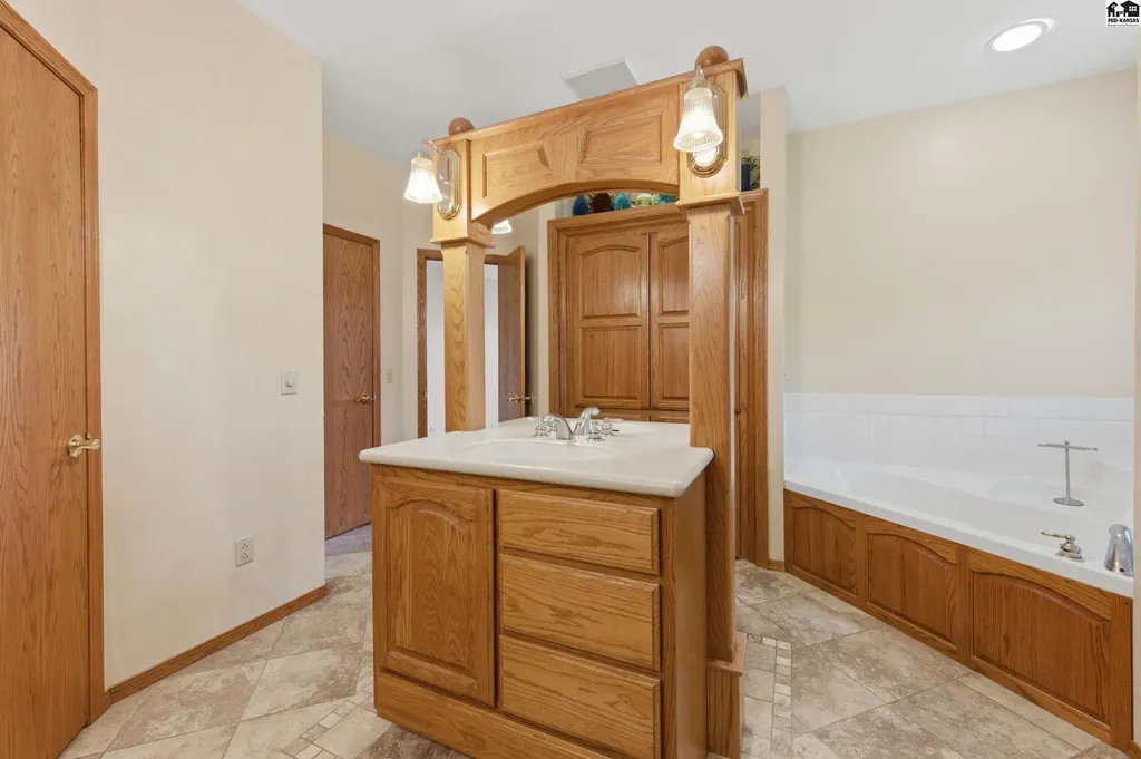 432 N Washington Street Cheney KS 67025