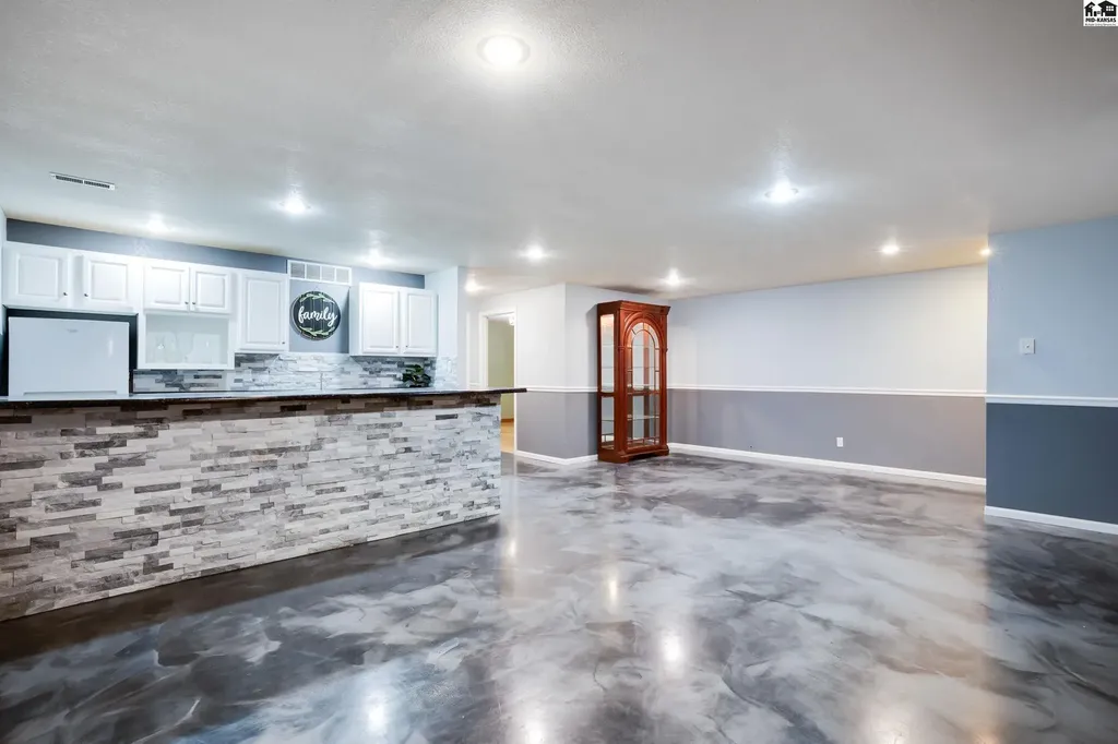 611 E 41st Avenue Hutchinson KS 67502