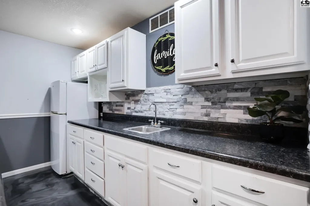 611 E 41st Avenue Hutchinson KS 67502