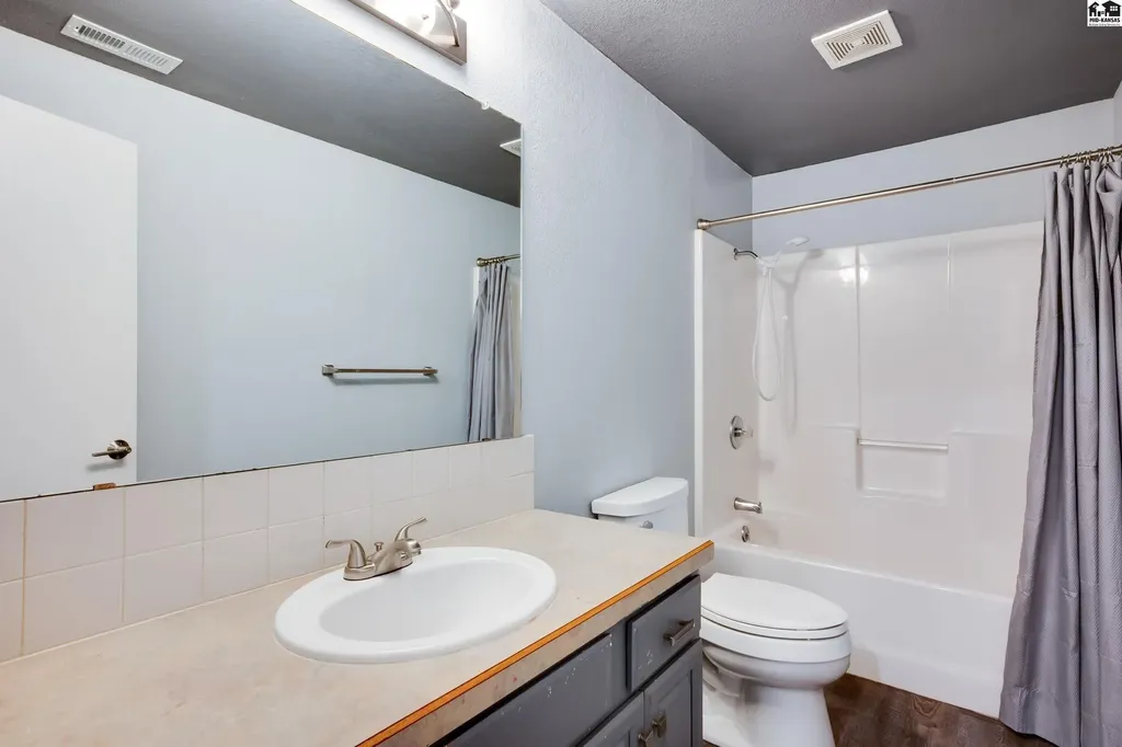 611 E 41st Avenue Hutchinson KS 67502