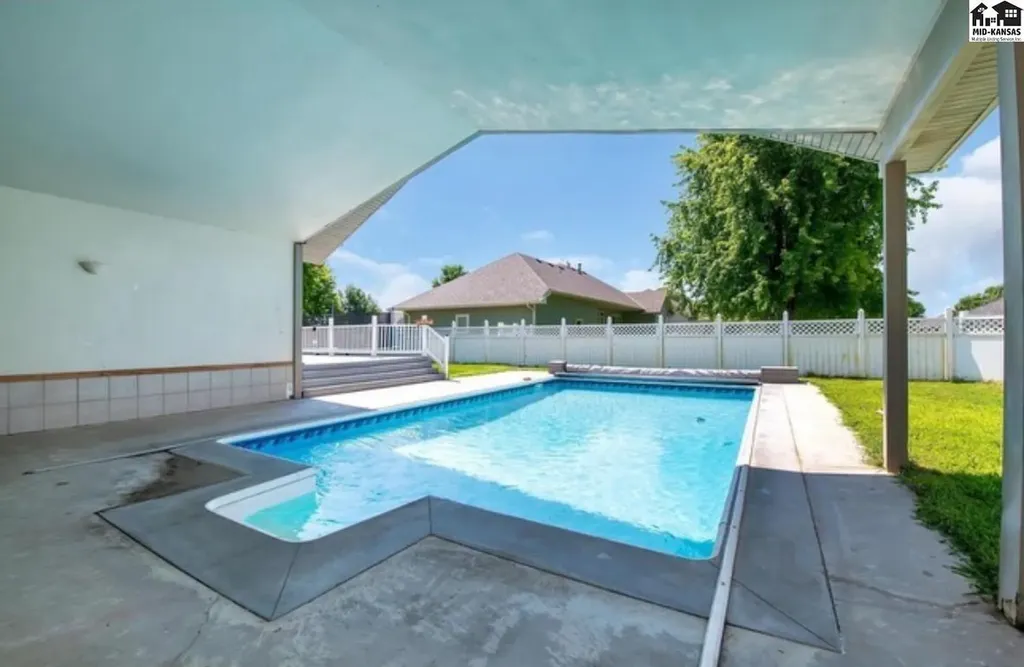 611 E 41st Avenue Hutchinson KS 67502