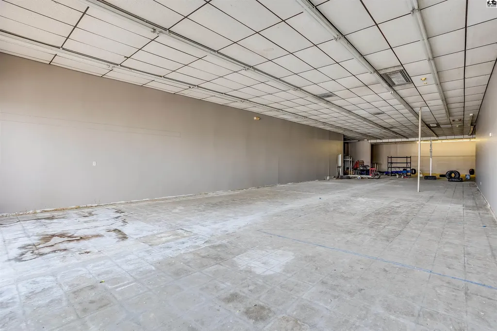 1223 E 30th Avenue Hutchinson KS 67502