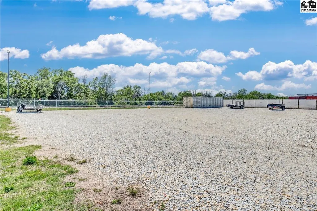 601 E 2nd Avenue Hutchinson KS 67501