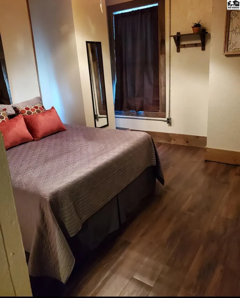 109 S Kansas Avenue Haven KS 67543