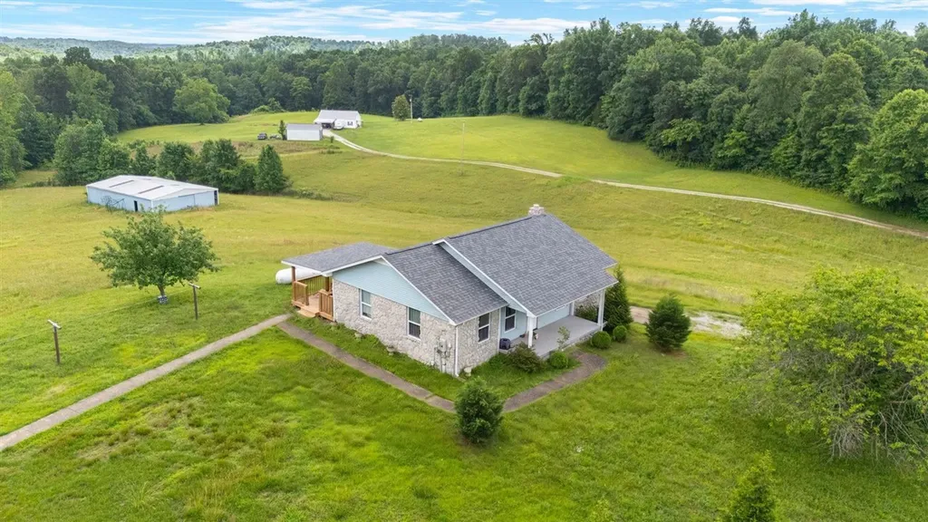 7396 Caneyville Road Morgantown KY 42261