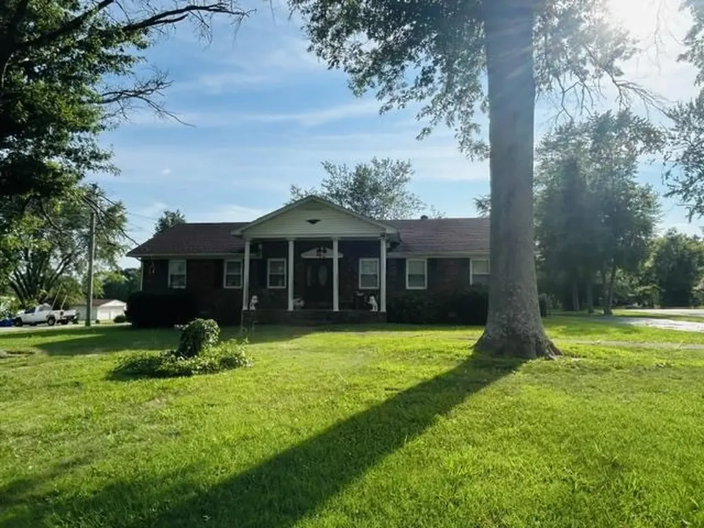 1418 Nashville Street Russellville KY 42276