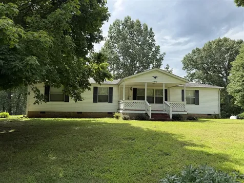 4813 Cemetary Road Scottsville KY 42164