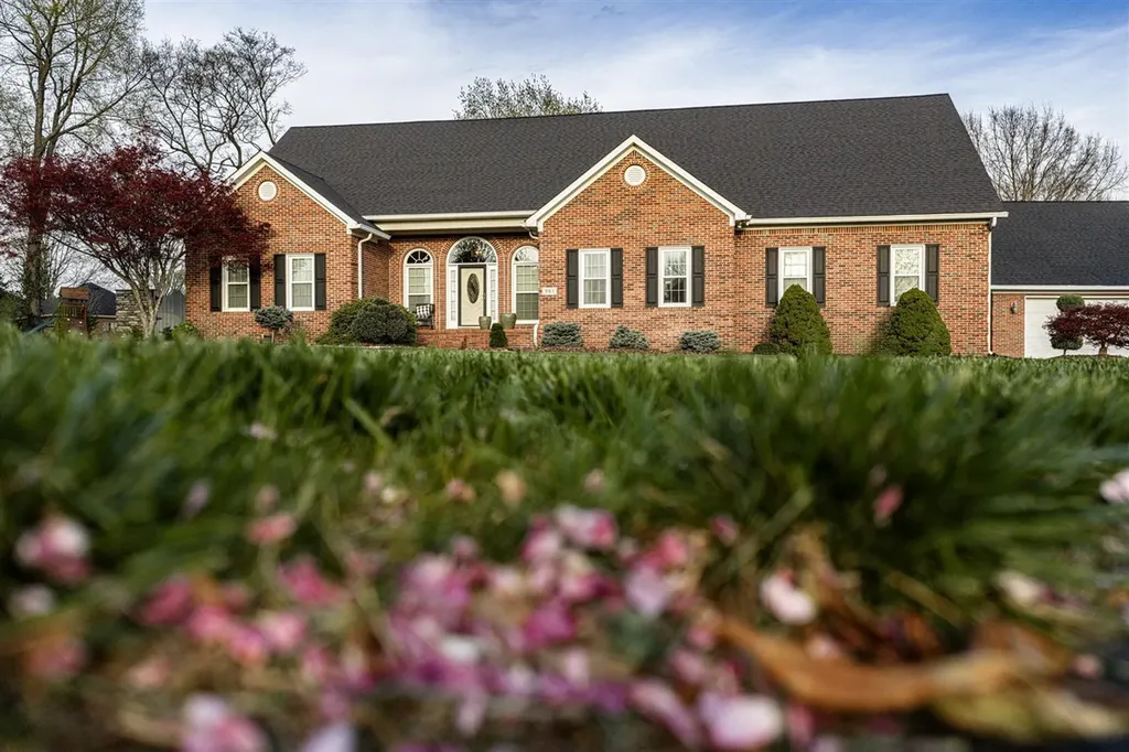 961 Threewood Circle Bowling Green KY 42103