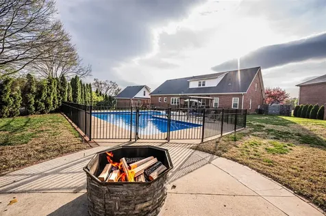 961 Threewood Circle Bowling Green KY 42103