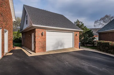 961 Threewood Circle Bowling Green KY 42103