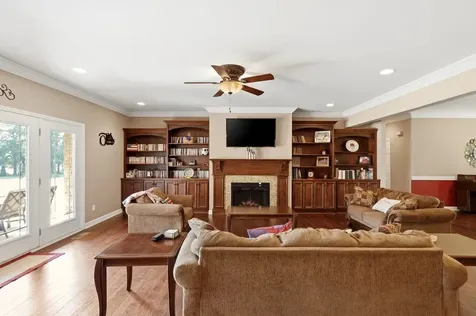 378 Hickory Heights Court Bowling Green KY 42104