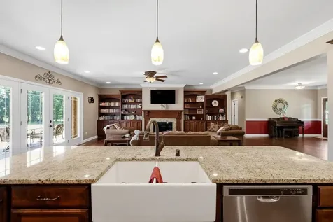378 Hickory Heights Court Bowling Green KY 42104