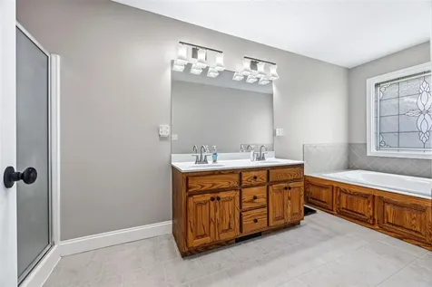 2368 Noah Bledsoe Road Smiths Grove KY 42171