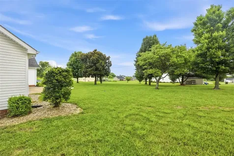 2368 Noah Bledsoe Road Smiths Grove KY 42171