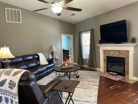 337 Kempton Lane Bowling Green KY 42104