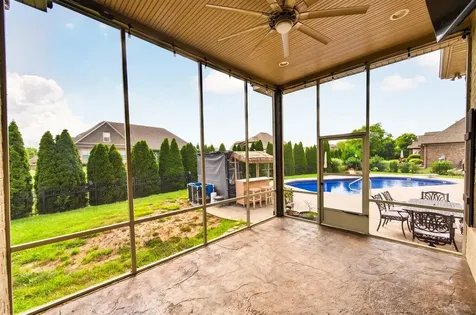 205 Little Bear Court Bowling Green KY 42104