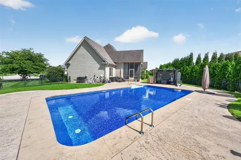 205 Little Bear Court Bowling Green KY 42104
