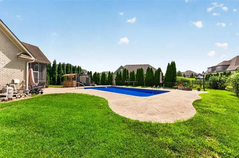205 Little Bear Court Bowling Green KY 42104