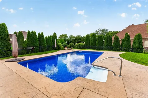 205 Little Bear Court Bowling Green KY 42104