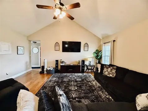 312 Maple Ridge Street Bowling Green KY 42101