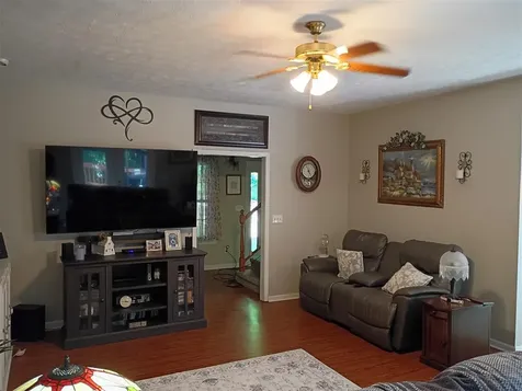 54 Turkey Foot Lane Scottsville KY 42164