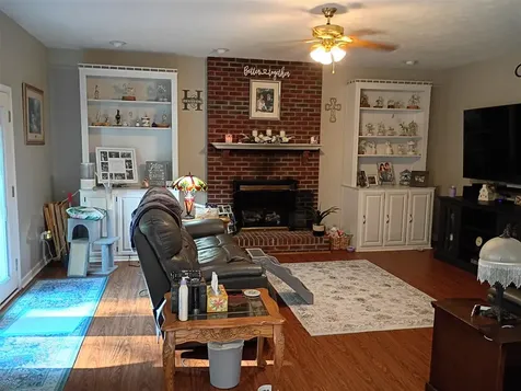 54 Turkey Foot Lane Scottsville KY 42164
