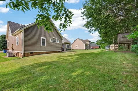 205 Hayden Heady Circle Bowling Green KY 42104