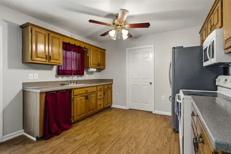 3640 Bowling Green Road Scottsville KY 42164