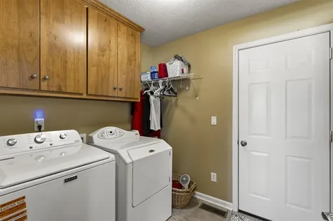 693 Muirfield Circle Bowling Green KY 42104