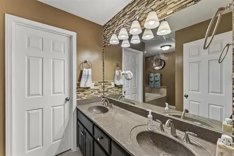 693 Muirfield Circle Bowling Green KY 42104