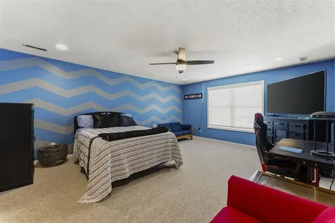 693 Muirfield Circle Bowling Green KY 42104