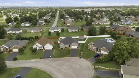 693 Muirfield Circle Bowling Green KY 42104