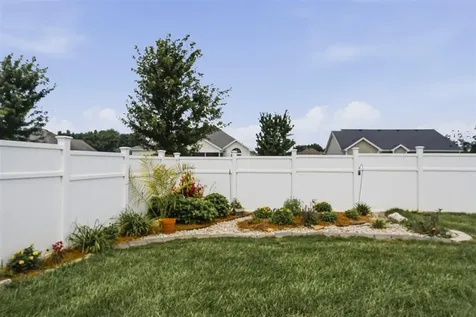 693 Muirfield Circle Bowling Green KY 42104