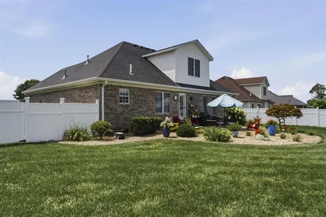 693 Muirfield Circle Bowling Green KY 42104