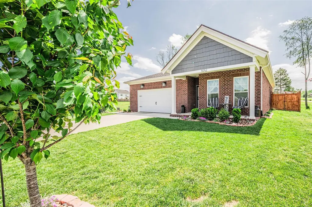 9252 Woodgate Circle Alvaton KY 42122