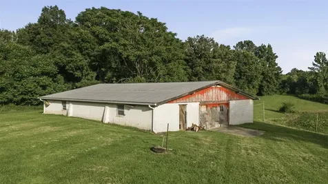 2927 Rochester Road Morgantown KY 42261