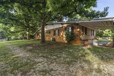 2927 Rochester Road Morgantown KY 42261