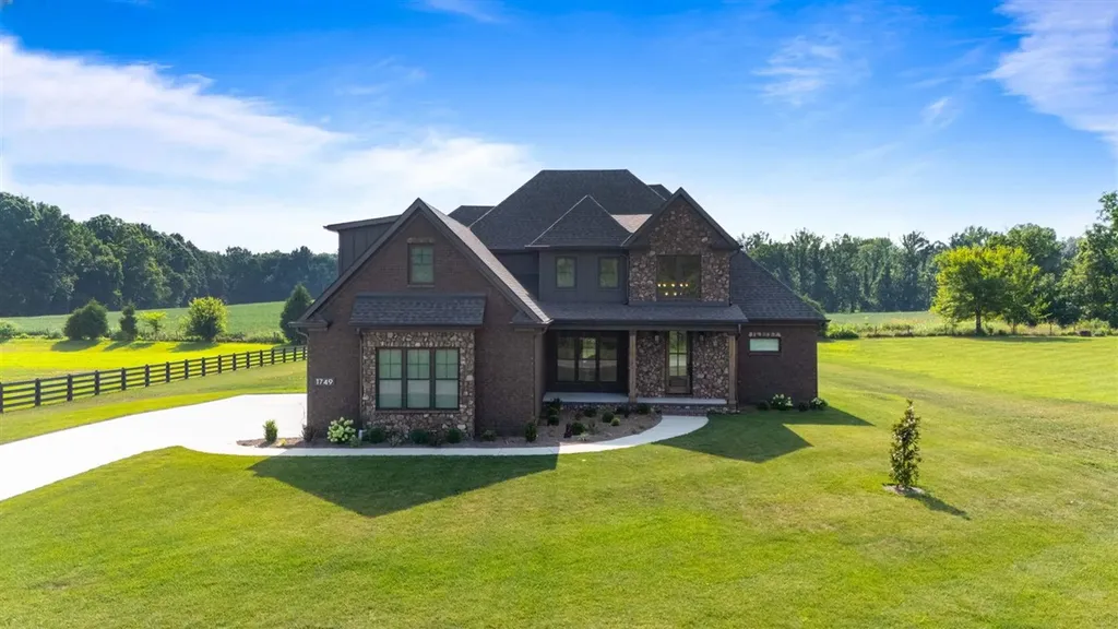 1749 Hazel Farms Lane Bowling Green KY 42103