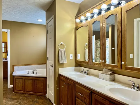 1513 Charlie Butts Road Franklin KY 42134