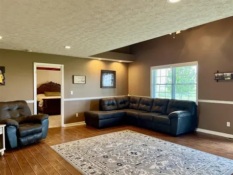 1513 Charlie Butts Road Franklin KY 42134