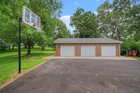 131 Moon Road Smiths Grove KY 42171