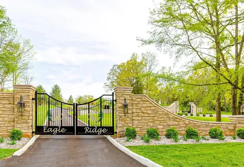 7161 Clover Hill Street Bowling Green KY 42103