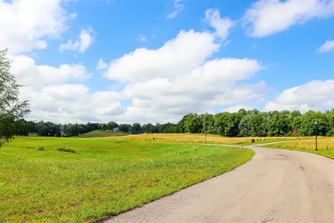 7161 Clover Hill Street Bowling Green KY 42103