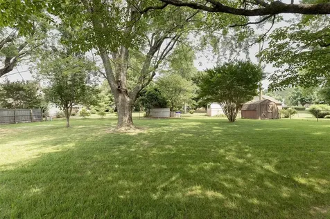 736 Ironwood Drive Bowling Green KY 42103