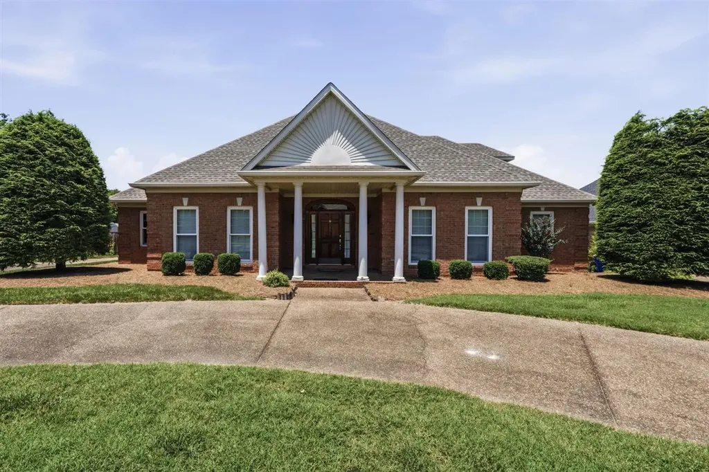2607 Crossridge Street Bowling Green KY 42104